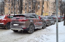 Еще один Робин Гуд: в Ярославле разрисовывают машины, припаркованные на пешеходном переходе