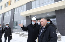 Михаил Евраев проконтролировал ход строительства онкобольницы и детской поликлиники в Ярославле