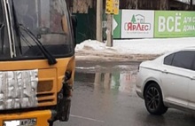 «Пассажиры разлетелись по салону, как кегли»: в Ярославле автобус врезался в трактор