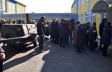 Волонтеры «Единой России» организовали в Мариуполе работу центра гуманитарной помощи