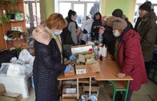 Волонтеры «Единой России» организовали в Мариуполе работу центра гуманитарной помощи