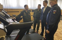 Мэр Ярославля вручил училищу ПВО беговую дорожку
