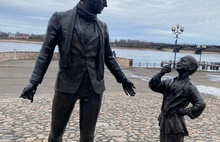 В Рыбинске у памятника Остапу Бендеру украли ключи от квартиры