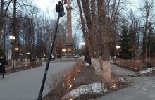 В Демидовском сквере Ярославля на людей может упасть фонарный столб