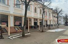 В центре Ярославля устанавливают летние кафе