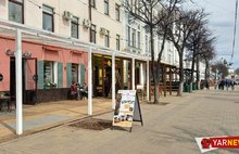 В центре Ярославля устанавливают летние кафе