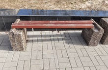 В поселке под Ярославлем разваливается отремонтированная мрамором набережная