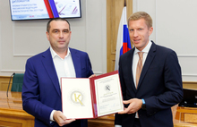 Генеральному директору ПАО «Славнефть-ЯНОС» Николаю Карпову вручили диплом премии правительства в области качества.