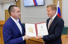 Генеральному директору ПАО «Славнефть-ЯНОС» Николаю Карпову вручили диплом премии правительства в области качества.