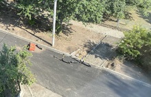 В Ярославле на ремонтируемой дороге бросили электросамокаты
