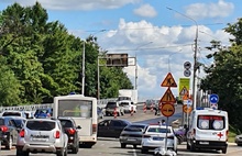 В Ярославле у Октябрьского моста дежурит бригада медиков