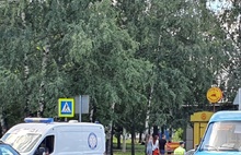 В Ярославле у Октябрьского моста дежурит бригада медиков