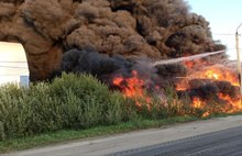 В Угличе горит завод полимеров