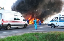 Под Ярославлем из-за ДТП загорелся бензовоз и два жилых дома: есть погибший
