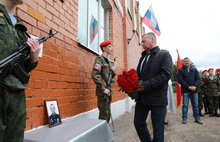 Глава Ярославской области открыл мемориальную доску в честь героя СВО Ивана Будкина