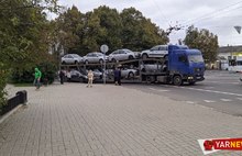 Перевозящий «Лады» автовоз попал в ДТП в центре Ярославля