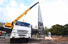 В Ярославле установили основную конструкцию стелы «Город трудовой доблести»