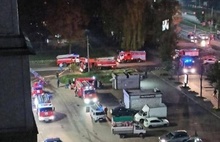 В Ярославле пожарные выехали на ночной вызов к торговому центру «Космос»