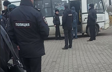 «Повестки выдают на завтра»: появилось видео работы силовиков у проходной завода в Рыбинске