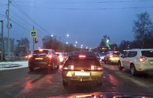 Из-за нечищеных дорог Ярославль встал в пробки