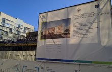 С витражными дверями: в Ярославле начали строить обещанное президентом общежитие