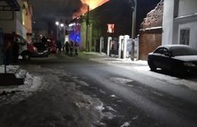 В центре Ярославля горит здание напротив бара «Афоня»