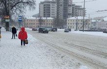 Тропки вместо тротуаров: по Ярославлю можно передвигаться только гуськом