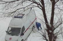 В Ярославской области во дворах из-за снега застряла «Скорая помощь»