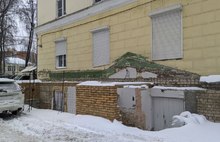  «Это захват»: клиника депутата ярославской облдумы надстраивает этаж в жилом доме