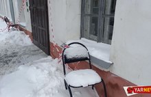 В центре Ярославля обнаружены знаменитые «губернаторские» стулья с ленточками