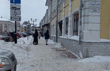 В центре Ярославля обнаружены знаменитые «губернаторские» стулья с ленточками