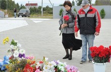 Родители хоккеиста Ивана Ткаченко почтили память сына в Туношне Ярославской области. Фото