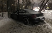 В Ярославле водитель умер за рулем: машину вынесло на тротуар