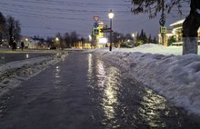 «Бабушки ползут на карачках»: ярославские улицы превратились в каток