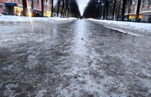 «Бабушки ползут на карачках»: ярославские улицы превратились в каток