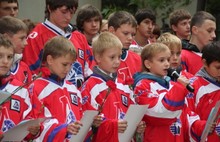 Школе № 9 в Ярославле присвоили имя хоккеиста Ивана Ткаченко. С фото