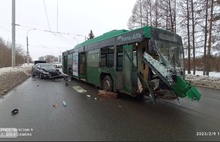 В Рыбинске при столкновении с легковушкой серьезно пострадал троллейбус