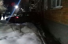 В Ярославле ночью в жилой дом врезался джип