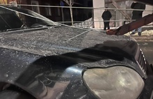 В Рыбинске опора освещения упала на машину