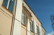 В Ярославле осыпается фасад школы №35