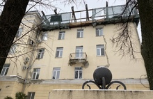 В Ярославле жители сталинки заявили о попытке депутатской клиники достроить пятый этаж 