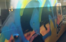 В Ярославле вандалы проникли на базу ПАТП-1 и разрисовали новый желтый автобус