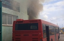 В Ярославле на территории ПАТП-1 загорелось здание
