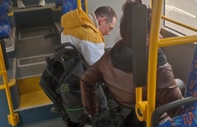 Мужчина в инвалидной коляске едва не получил травму в «Яавтобусе»