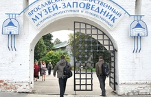 В историко-художественном музее-заповеднике Ярославля реставрируют ворота. С фото