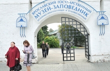 В историко-художественном музее-заповеднике Ярославля реставрируют ворота. С фото