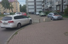 В Ярославле двор перекрыли блоками из-за желающих объехать пробку