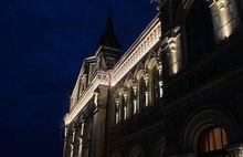 На знаменитых зданиях Рыбинска начали тестировать подсветку