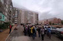 Жители Тутаева отказываются принимать у подрядчика отремонтированный двор
