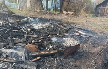 В ярославской деревне сгорело три дачных дома и автомобиль